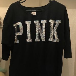 black mid sleeve shirt